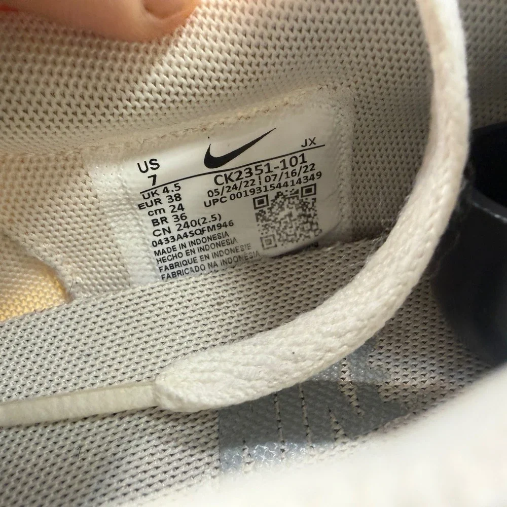 Size 8.5‎ Nike Daybreak Sneakers Womens Cream Good Suede Nylon Waffle Outsole